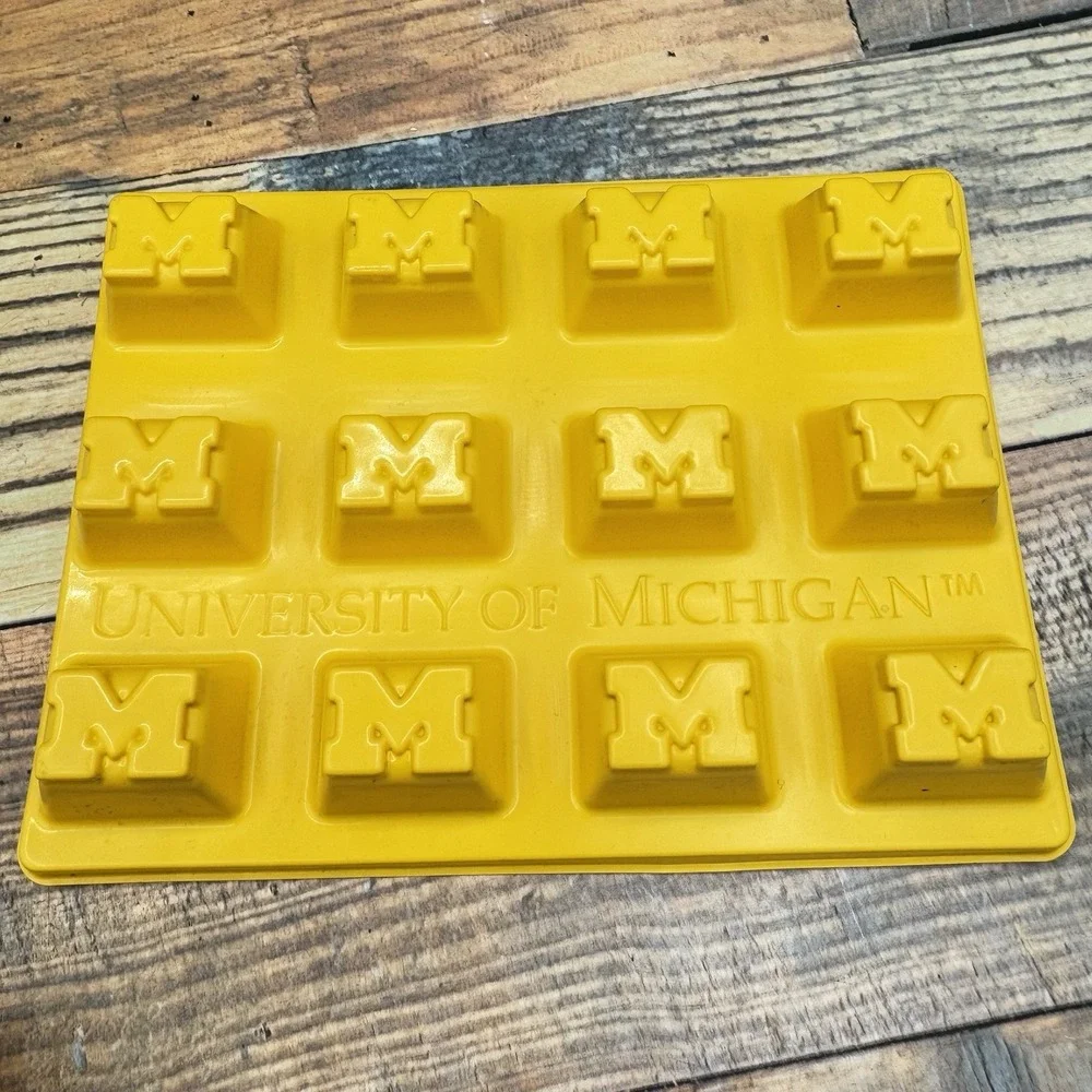 2 University of Michigan U of M Jello Shots Mold Ice‎ Candy Soap Wolverines NCAA